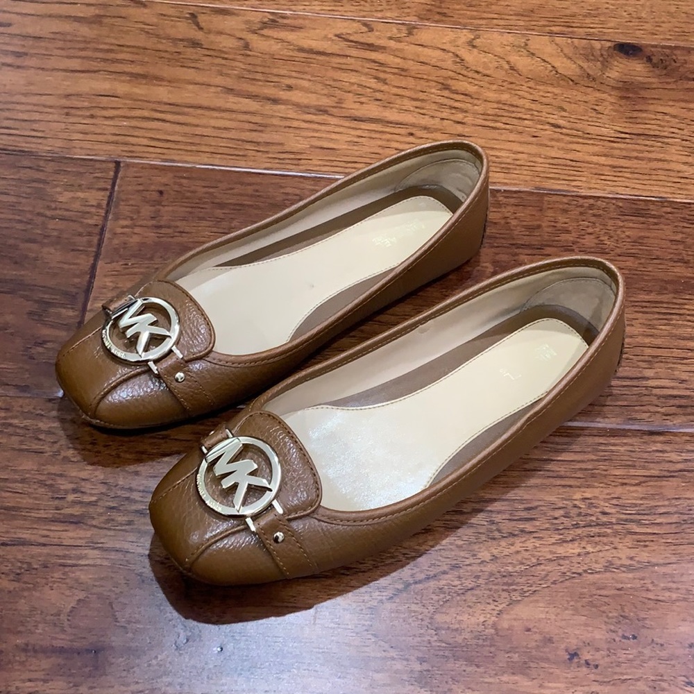 Michael kors cognac Tracee Flats w/ gold detailing